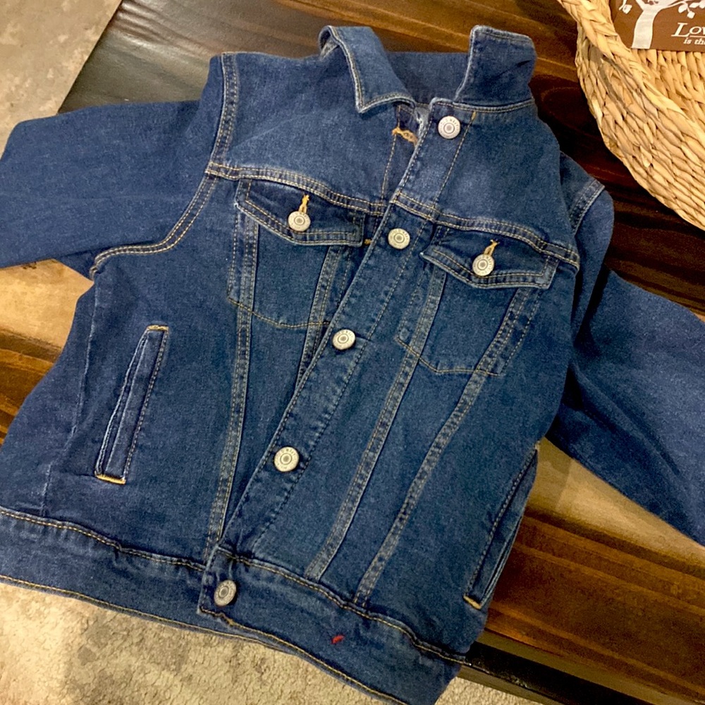 Old navy girls jean jacket!!🤶❤️